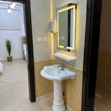 شقة عائلية من أربع غرف نوم ومجلس وصالة ومطبخ Riyadh Exterior photo