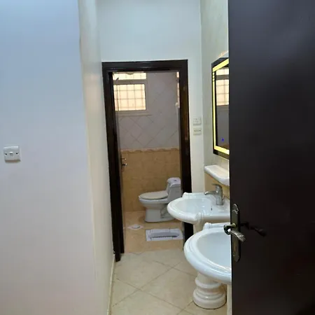 شقة عائلية من أربع غرف نوم ومجلس وصالة ومطبخ Riyadh Exterior photo