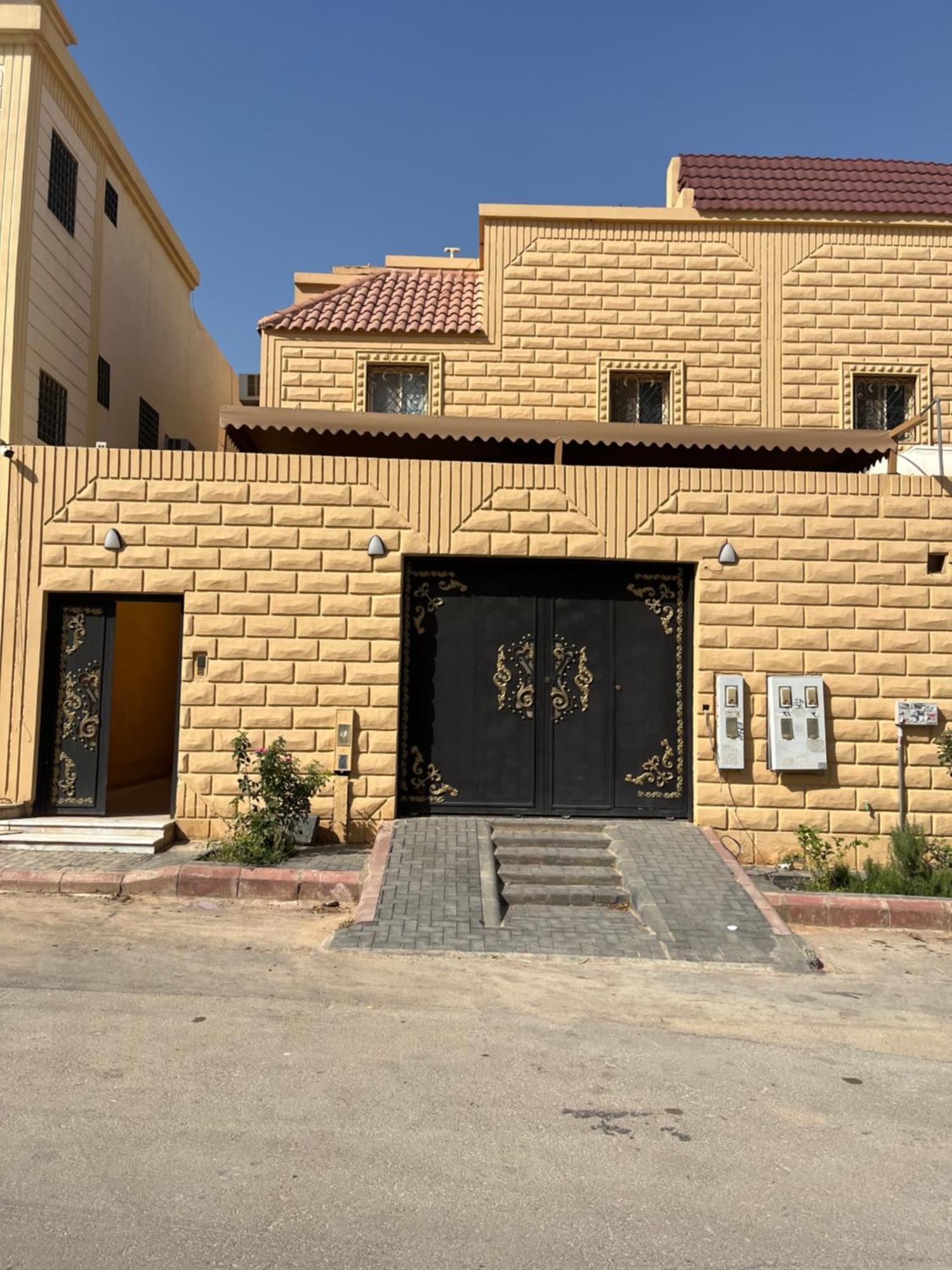 Apartment عائلية من أربع غرف نوم ومجلس وصالة ومطبخ *