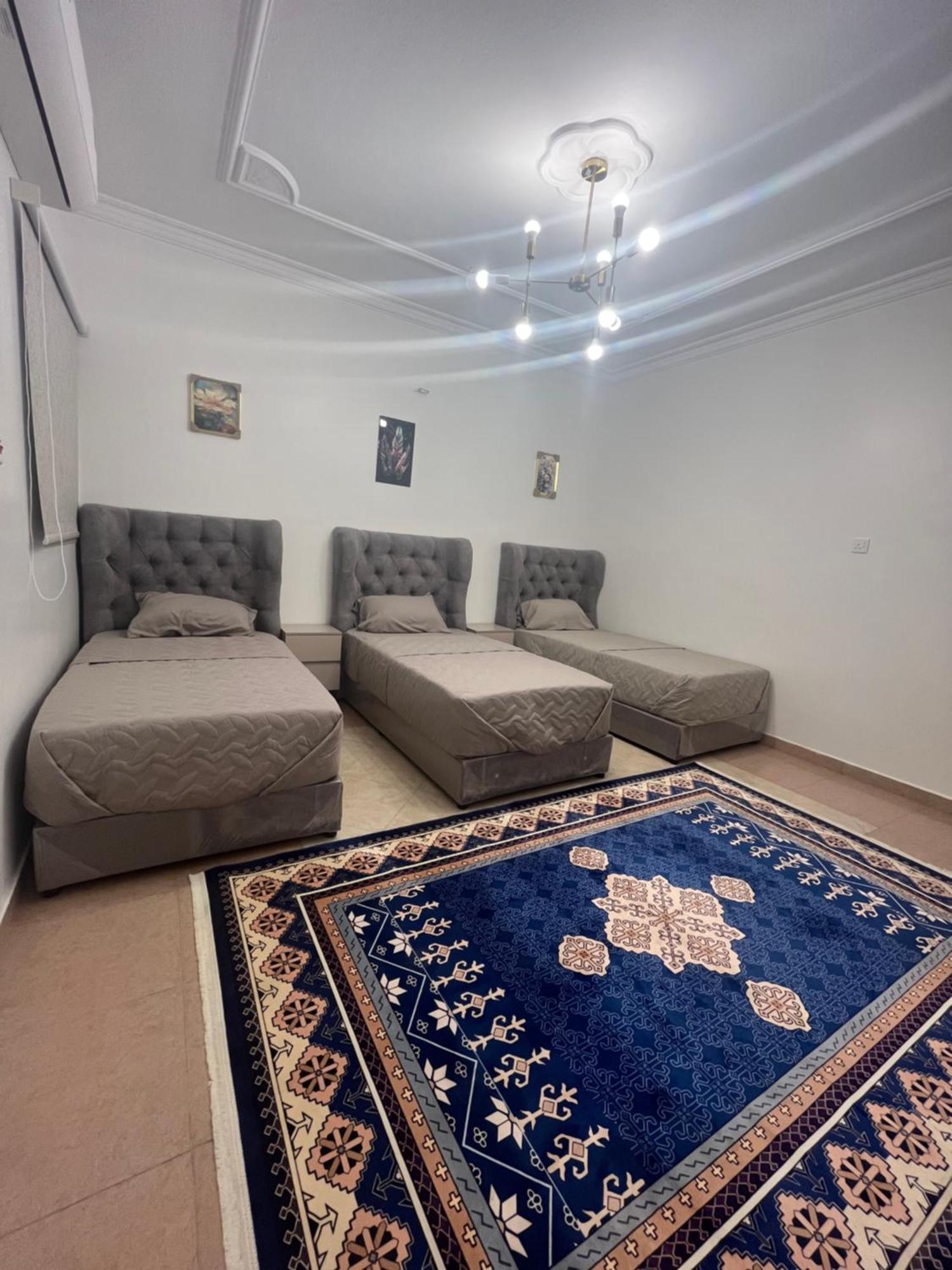 عائلية من أربع غرف نوم ومجلس وصالة ومطبخ * Riyadh