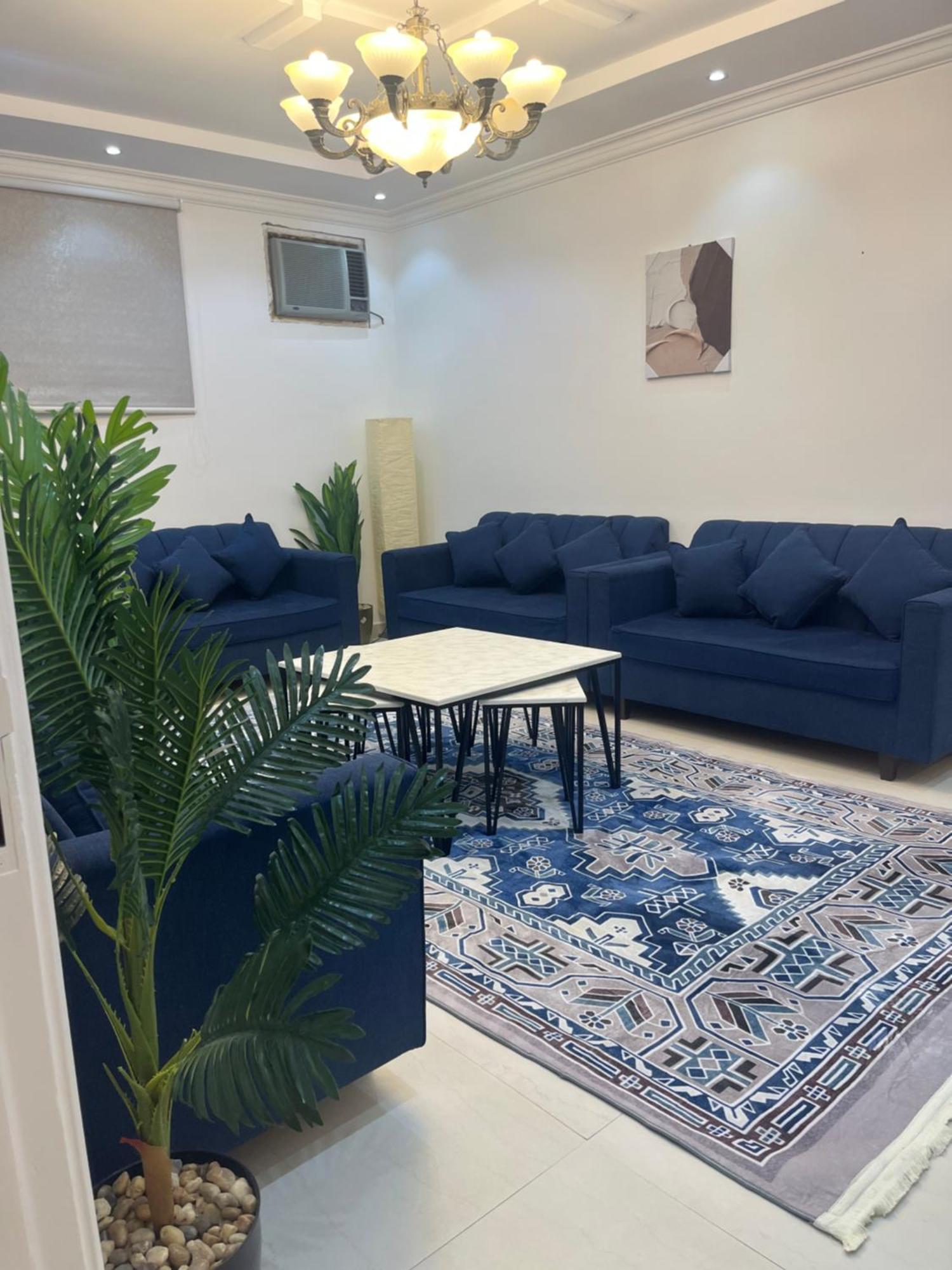عائلية من أربع غرف نوم ومجلس وصالة ومطبخ * Riyadh